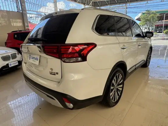 MITSUBISHI-OUTLANDER-2020