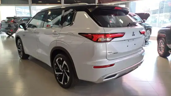 MITSUBISHI-OUTLANDER-2.4 PHEV SIGNATURE S-AWC DHT MITSUBISHI-OUTLANDER-2025