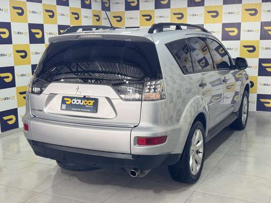 MITSUBISHI-OUTLANDER-2013