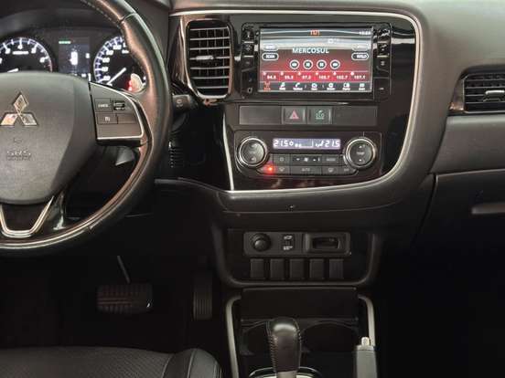 MITSUBISHI-OUTLANDER-2017