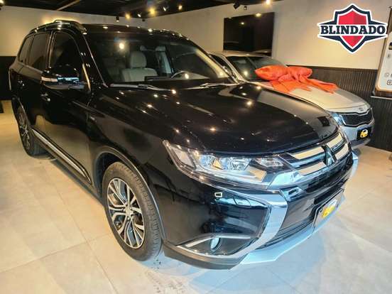 MITSUBISHI-OUTLANDER-3.0 GT 4X4 V6 24V GASOLINA 4P AUTOMÁTICO MITSUBISHI-OUTLANDER-2015