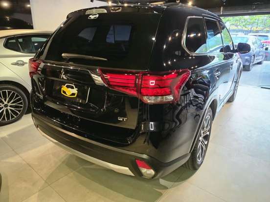 MITSUBISHI-OUTLANDER-3.0 GT 4X4 V6 24V GASOLINA 4P AUTOMÁTICO MITSUBISHI-OUTLANDER-2015