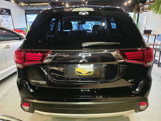 MITSUBISHI-OUTLANDER-3.0 GT 4X4 V6 24V GASOLINA 4P AUTOMÁTICO MITSUBISHI-OUTLANDER-2015