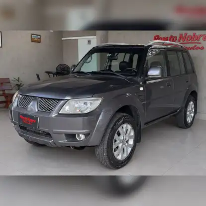 MITSUBISHI-PAJERO-2011