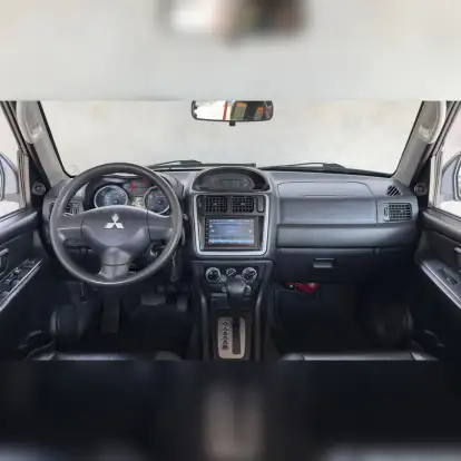 MITSUBISHI-PAJERO-2011