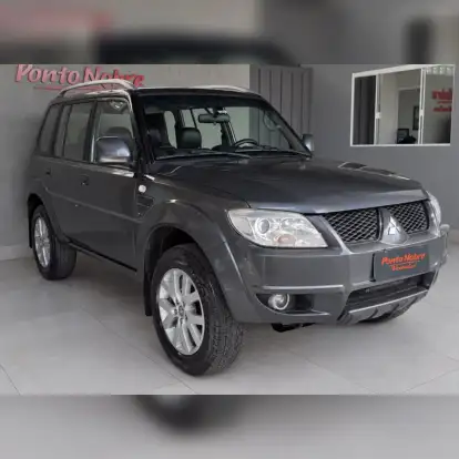 MITSUBISHI-PAJERO-2011