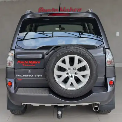 MITSUBISHI-PAJERO-2011