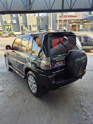 MITSUBISHI-PAJERO-2010