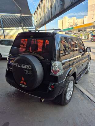 MITSUBISHI-PAJERO-2010