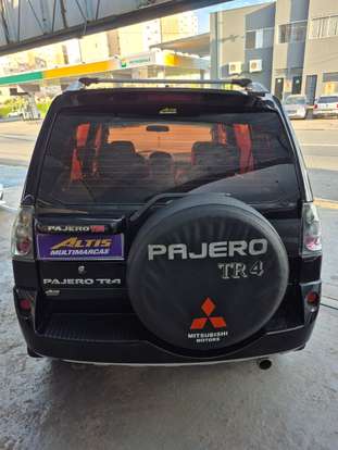 MITSUBISHI-PAJERO-2010