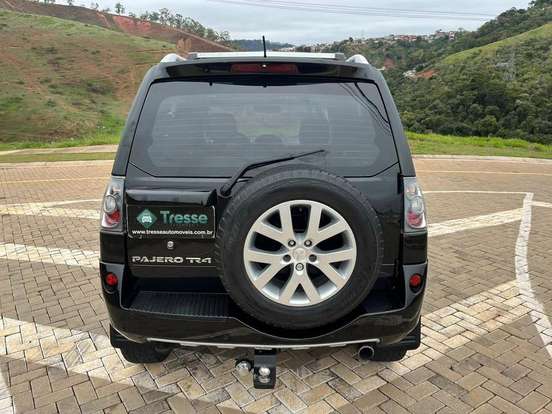 MITSUBISHI-PAJERO TR4-2011