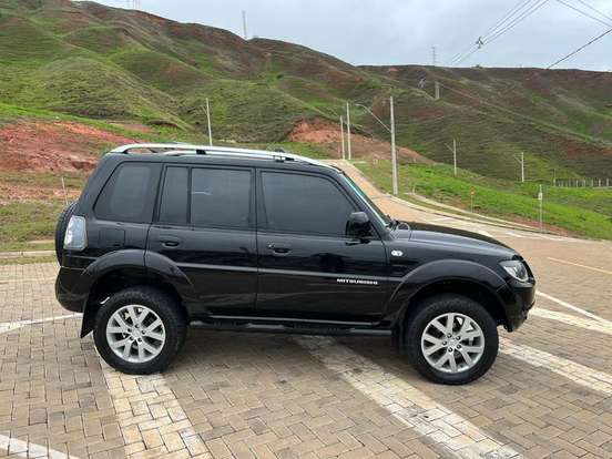 MITSUBISHI-PAJERO TR4-2.0 4X2 16V 140CV FLEX 4P AUTOMÁTICO MITSUBISHI-PAJERO TR4-2011