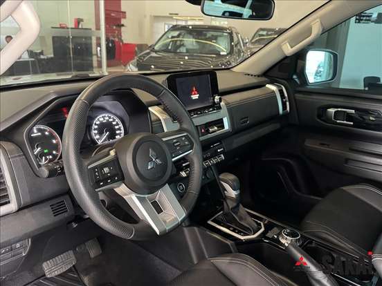 MITSUBISHI-TRITON-2025