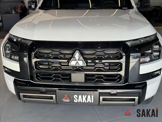 MITSUBISHI-TRITON-2025