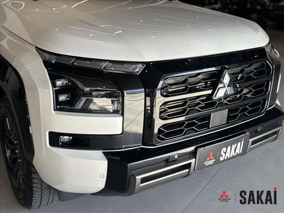 MITSUBISHI-TRITON-2025