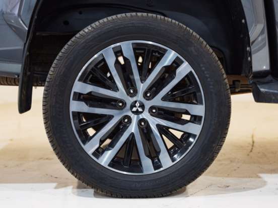 MITSUBISHI-TRITON-2.4 BITURBO DIESEL CD KATANA SR80 4X4 AUTOMÁTICO MITSUBISHI-TRITON-2025