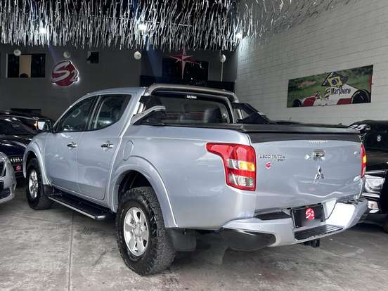 MITSUBISHI-L200 TRITON-2.4 16V TURBO DIESEL SPORT HPE TOP CD 4P 4X4 AUTOMÁTICO MITSUBISHI-L200 TRITON-2016