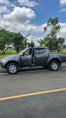 MITSUBISHI-L200 TRITON-2011