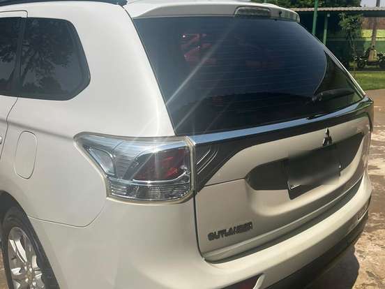 MITSUBISHI-OUTLANDER-2.0 16V GASOLINA 4P AUTOMÁTICO MITSUBISHI-OUTLANDER-2014