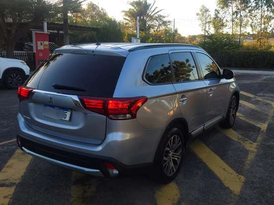 MITSUBISHI-OUTLANDER-2.0 16V GASOLINA 4P AUTOMÁTICO MITSUBISHI-OUTLANDER-2015