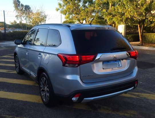 MITSUBISHI-OUTLANDER-2015