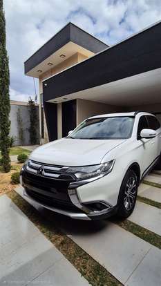 MITSUBISHI-OUTLANDER-2015