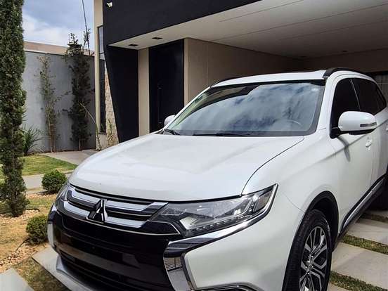MITSUBISHI-OUTLANDER-2.0 16V GASOLINA 4P AUTOMÁTICO MITSUBISHI-OUTLANDER-2015