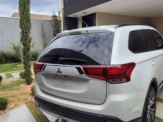 MITSUBISHI-OUTLANDER-2.0 16V GASOLINA 4P AUTOMÁTICO MITSUBISHI-OUTLANDER-2015