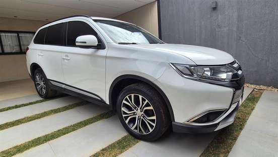 MITSUBISHI-OUTLANDER-2015