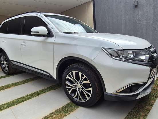 MITSUBISHI-OUTLANDER-2.0 16V GASOLINA 4P AUTOMÁTICO MITSUBISHI-OUTLANDER-2015