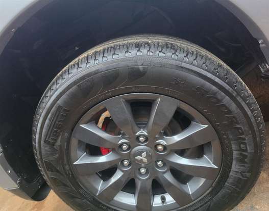 MITSUBISHI-PAJERO-2010