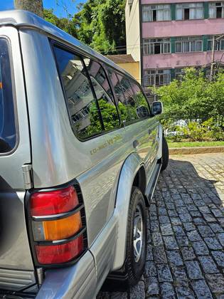 Mitsubishi Pajero 3.0 GLS 4X4 V6 24V Gasolina 4P Automático