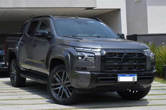 MITSUBISHI-TRITON-2025