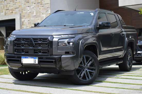 MITSUBISHI-TRITON-2025