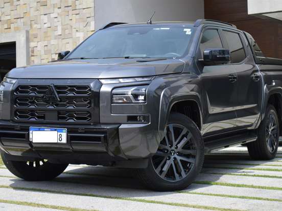 MITSUBISHI-TRITON-2.4 BITURBO DIESEL CD KATANA SR80 4X4 AUTOMÁTICO MITSUBISHI-TRITON-2025