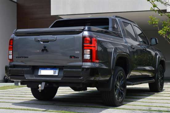 MITSUBISHI-TRITON-2025