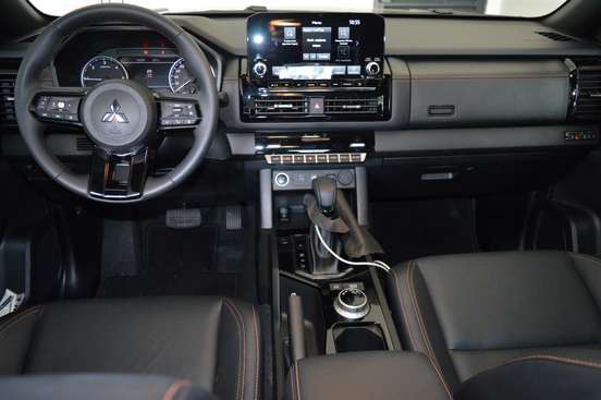 MITSUBISHI-TRITON-2025