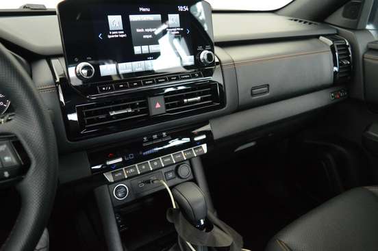 MITSUBISHI-TRITON-2025