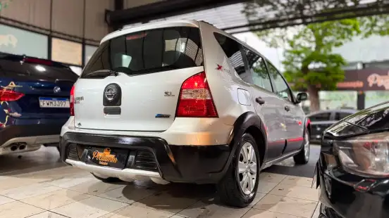 NISSAN-LIVINA-2012