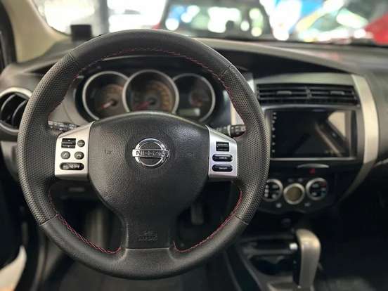NISSAN-LIVINA-2012
