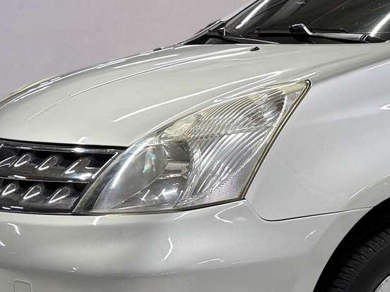 NISSAN-LIVINA-2011