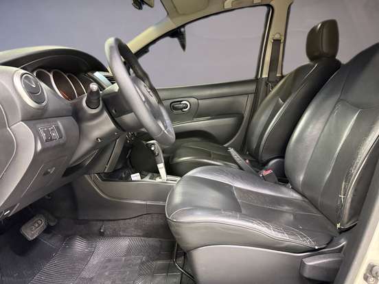 NISSAN-LIVINA-1.8 SL 16V FLEX 4P AUTOMÁTICO NISSAN-LIVINA-2011