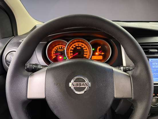 NISSAN-LIVINA-2011