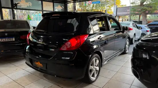 NISSAN-TIIDA-2011
