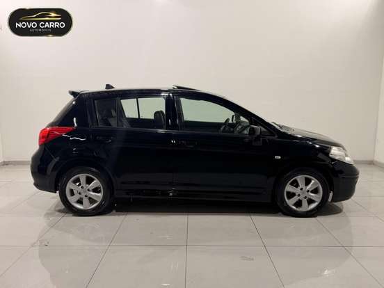 NISSAN-TIIDA-2011