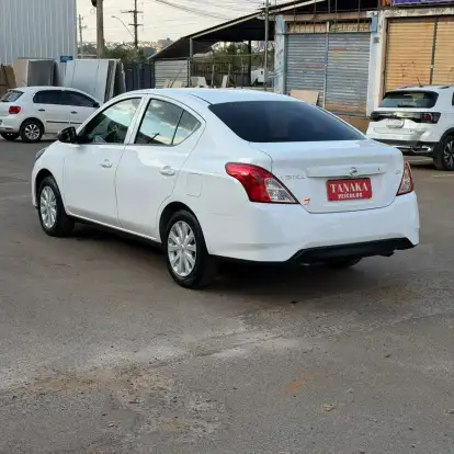NISSAN-VERSA-2019