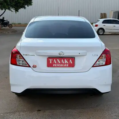 NISSAN-VERSA-2019