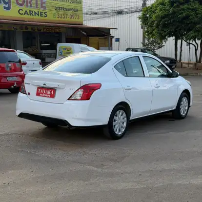 NISSAN-VERSA-2019