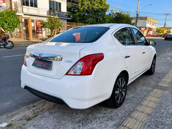 NISSAN-VERSA-2018