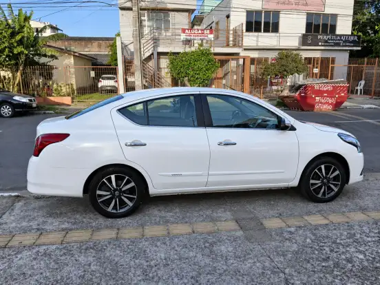 NISSAN-VERSA-2018